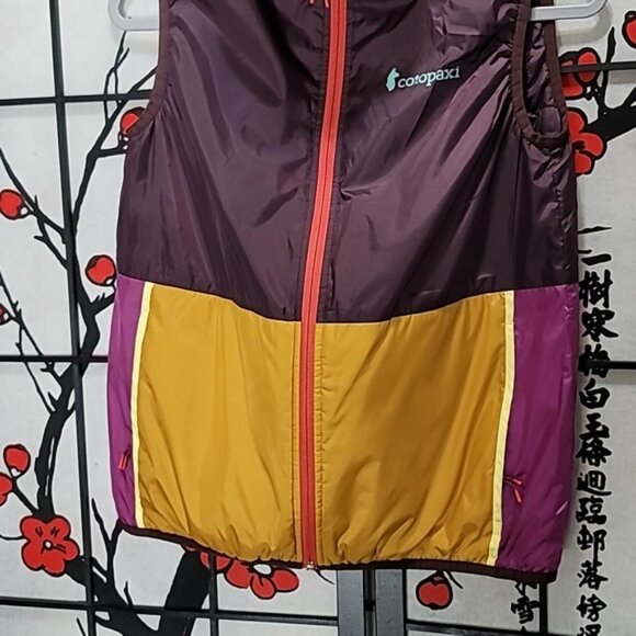 Cotopaxi Teca Calido Reversible Water Repellent Hooded Vest. - Picture 3 of 11